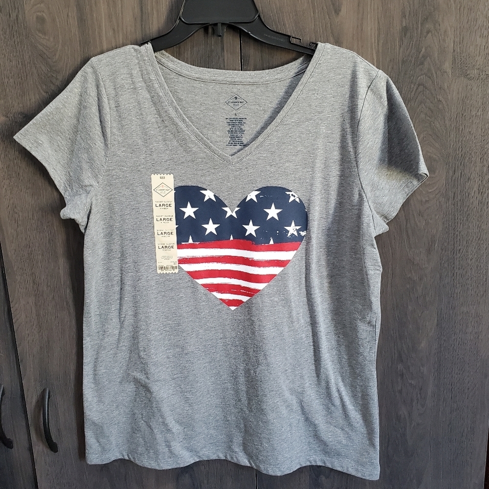 ST JOHNS BAY Gray T Shirt V Neck American Flag  Heart  XL NWT Vacation